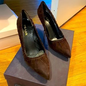 💘PRADA CHOCOLATE SUEDE HEELS💘